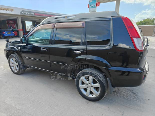 Nissan X-Trail 2006 Black
