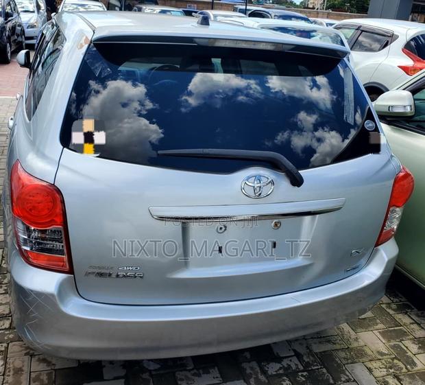 Toyota Corolla Fielder 2010 Silver