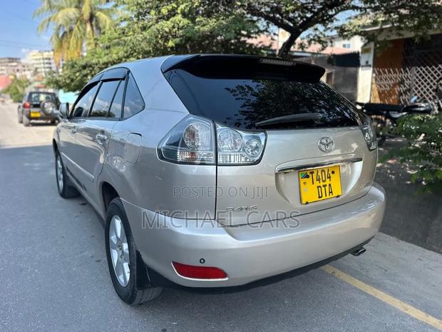 Toyota Harrier 2005 Beige