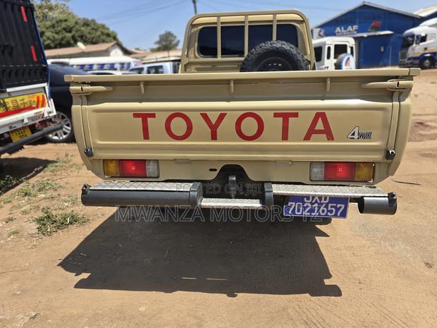 Toyota Land Cruiser 2013 Gray