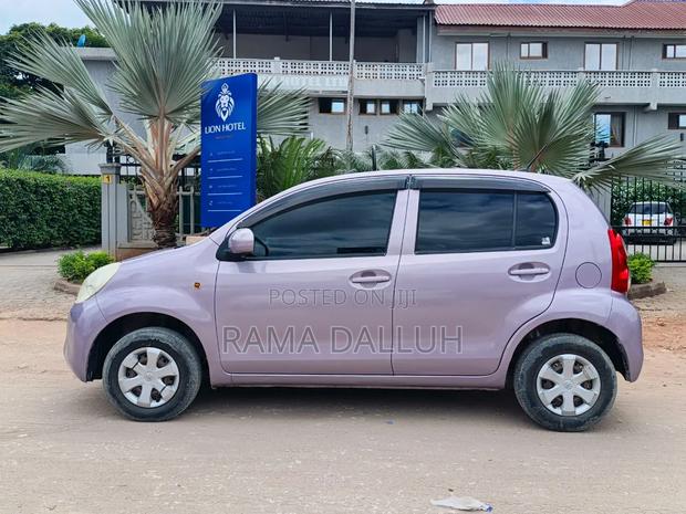 Toyota Passo 2011 Pink