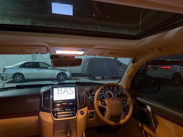Toyota Land Cruiser 4.5 V8 VXR 2018 White