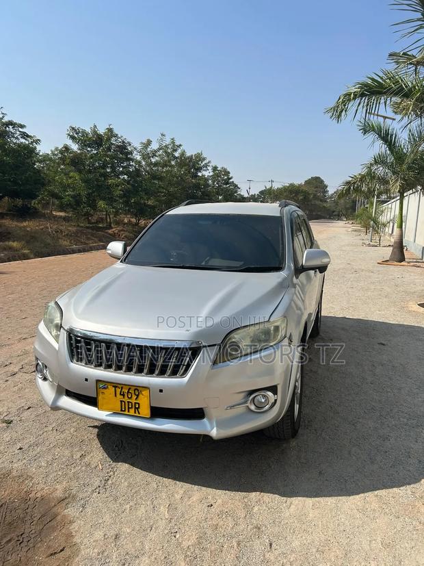 Toyota Vanguard 2010 Silver