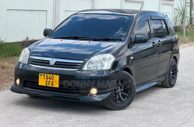 Toyota Raum 2006 Black