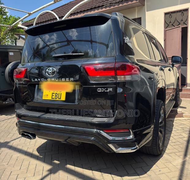 Toyota Land Cruiser 2023 Black