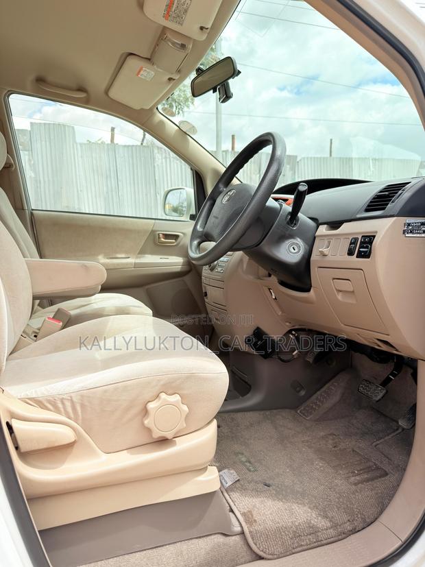 Toyota Noah 2005 White