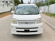Toyota Noah 2005 White for sale