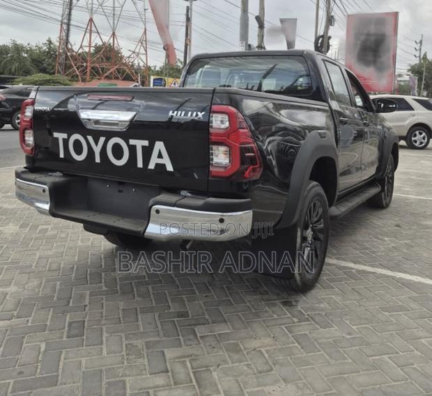 New Toyota Hilux Black Edition 2026 Black
