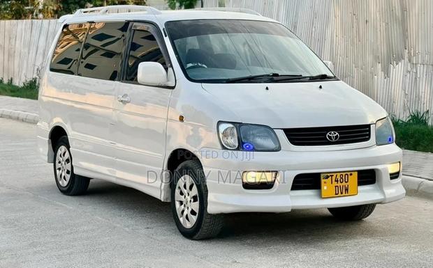 Toyota Noah 2001 White
