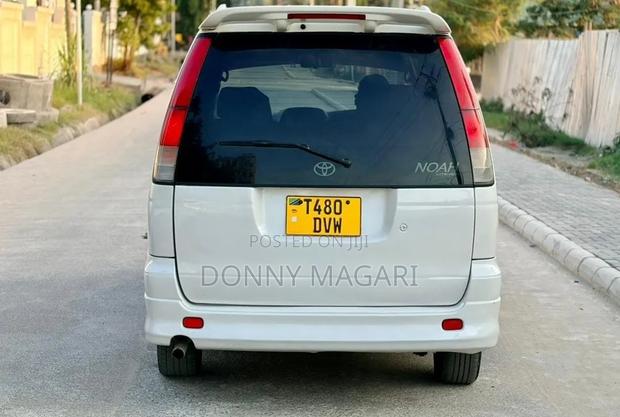 Toyota Noah 2001 White