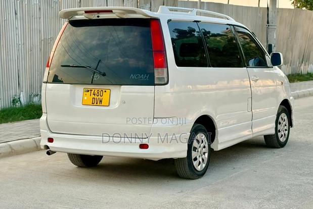 Toyota Noah 2001 White