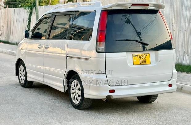 Toyota Noah 2001 White
