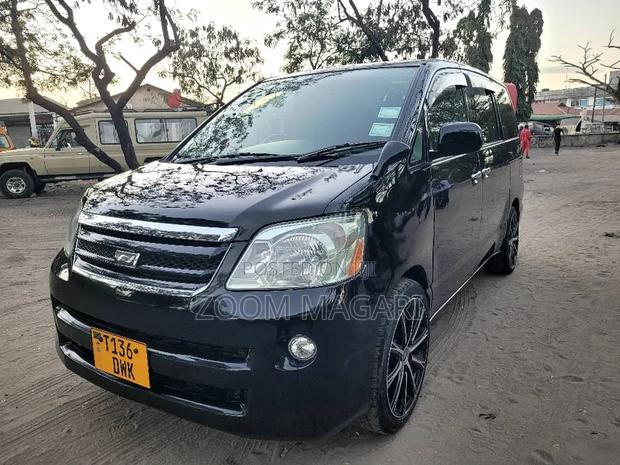 Toyota Noah 2005 Black