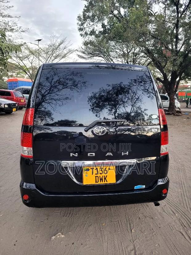 Toyota Noah 2005 Black