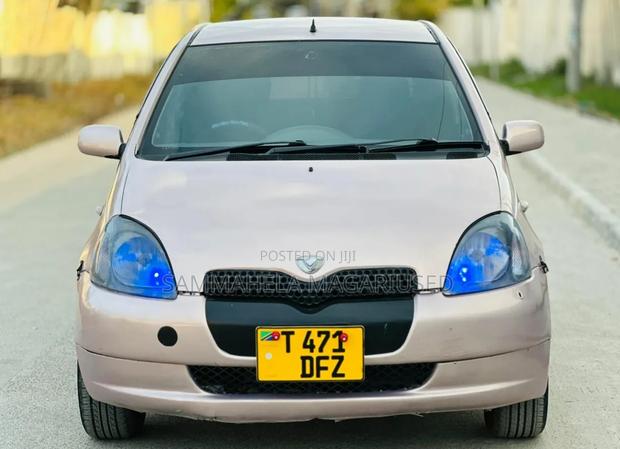 Toyota Vitz 2005 Silver