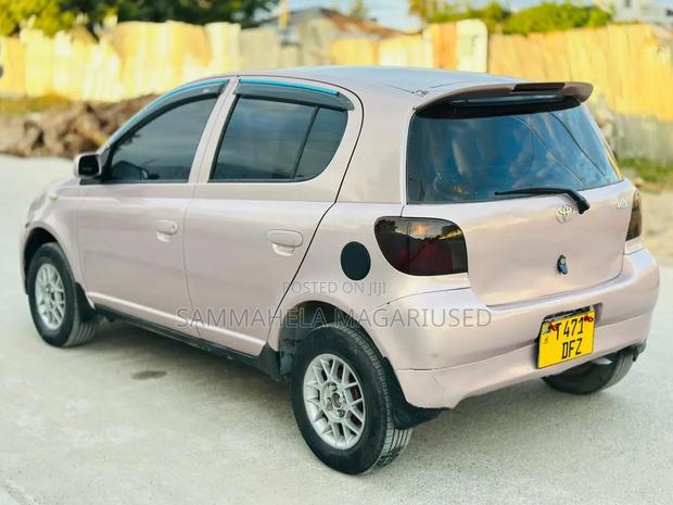 Toyota Vitz 2005 Silver
