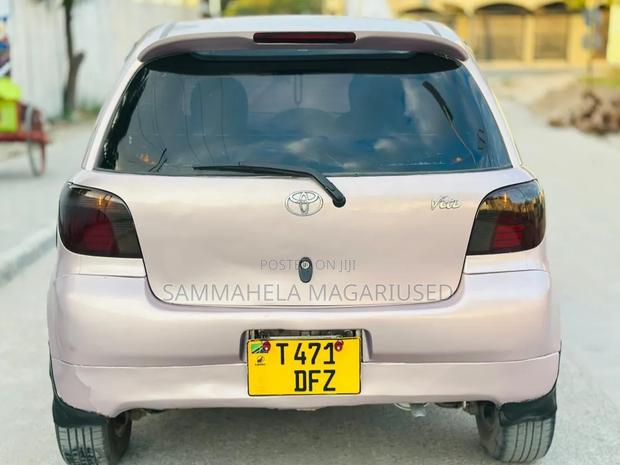 Toyota Vitz 2005 Silver