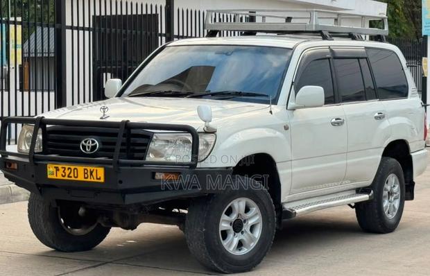 Toyota Land Cruiser 2001 White