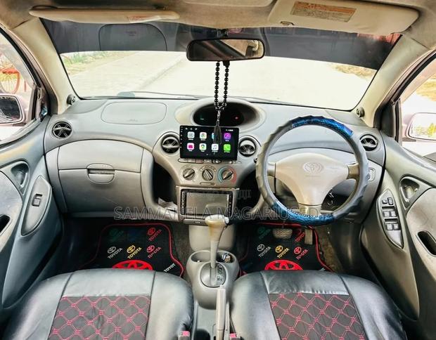 Toyota Vitz 2005 Silver