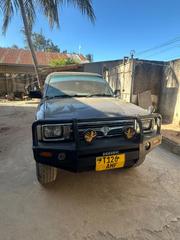 Toyota Hilux 2002 Black for sale