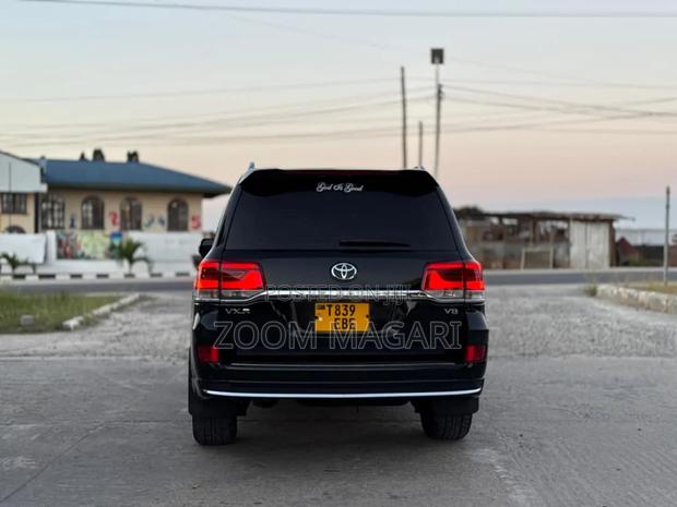 Toyota Land Cruiser 2015 Black