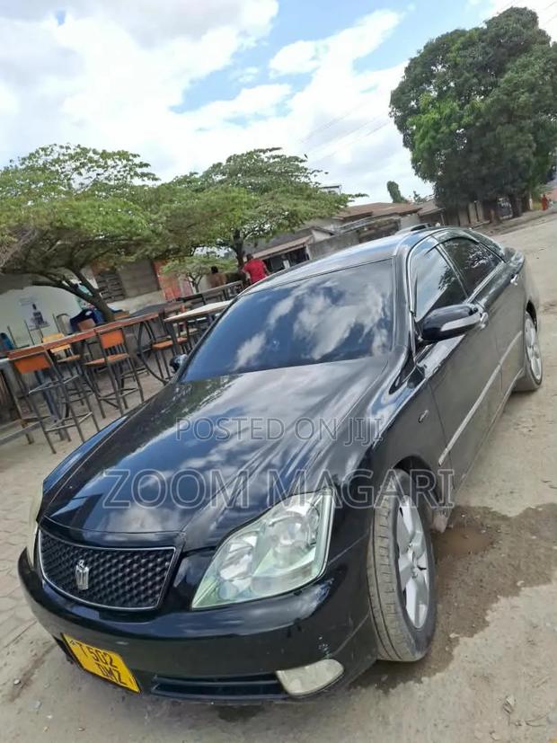 Toyota Crown 2004 Black