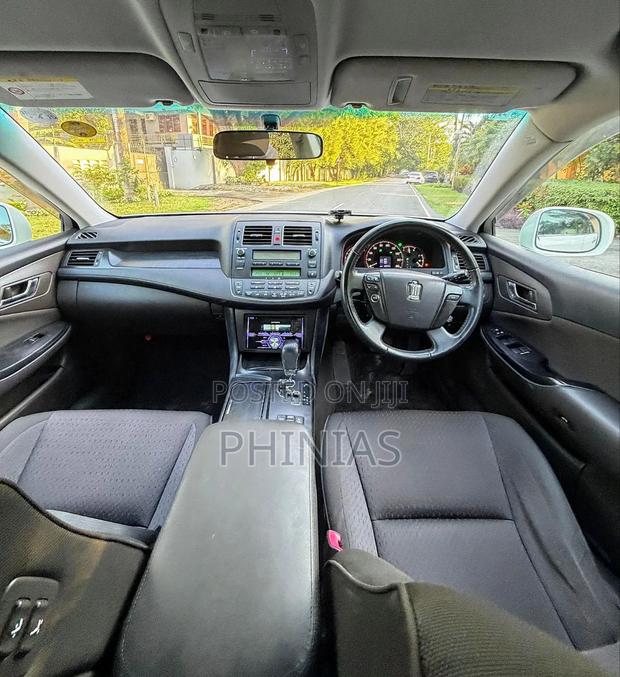 Toyota Crown 2009 White