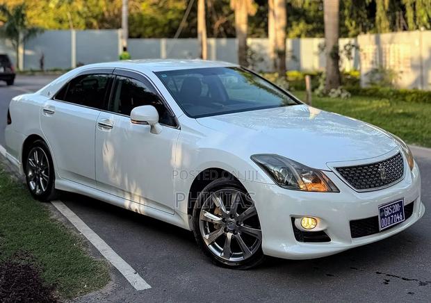 Toyota Crown 2009 White