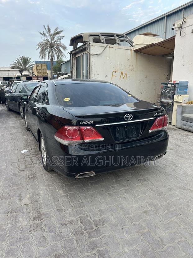 Toyota Crown 2012 Black