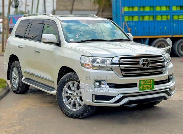 Toyota Land Cruiser 2017 White