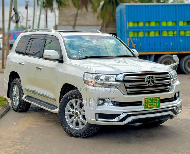 Toyota Land Cruiser 2017 White