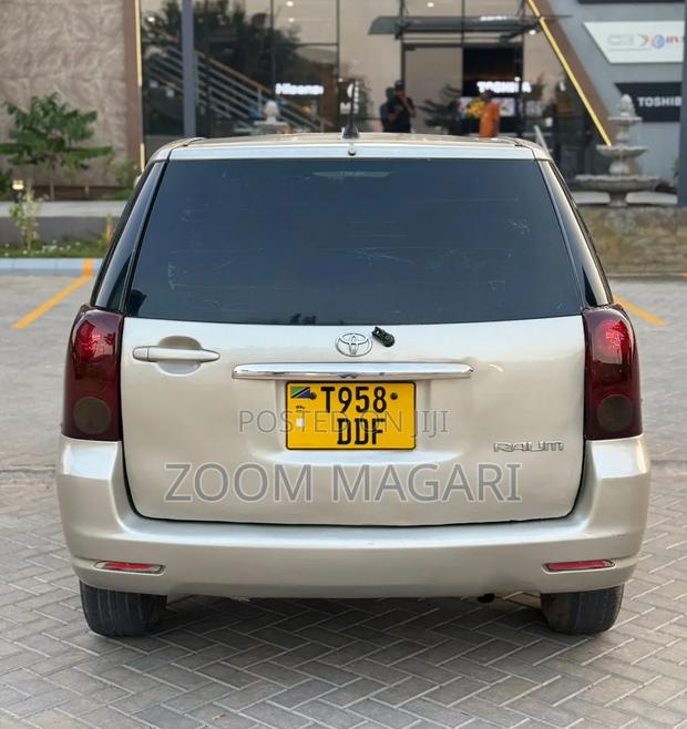 Toyota Raum 2003 Beige