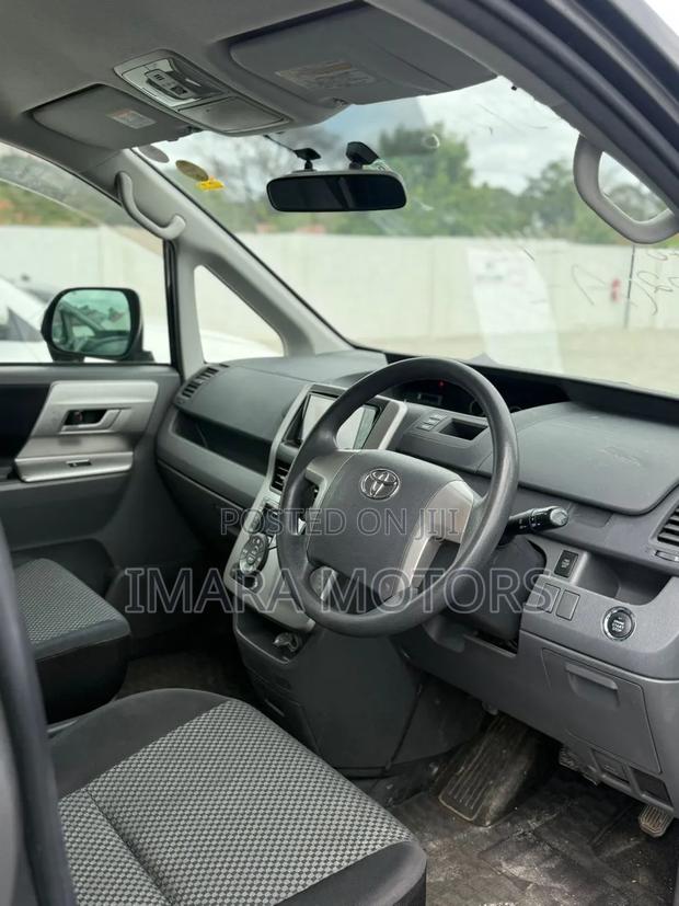 Toyota Noah 2008 Gray