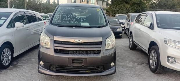 Toyota Noah 2008 Gray