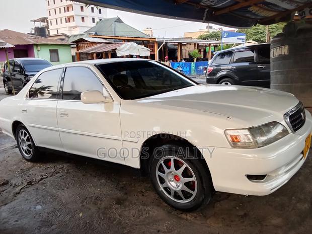 Toyota Cresta 2012 White