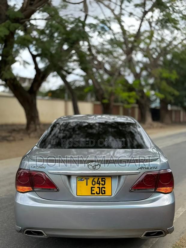 Toyota Crown 2011 Silver