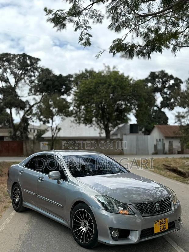 Toyota Crown 2011 Silver