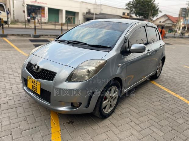 Toyota Vitz 2005 Gray