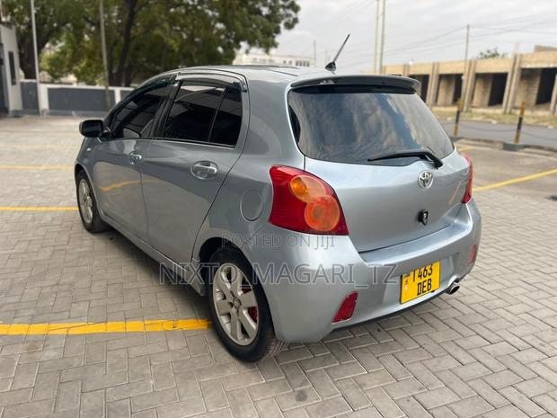 Toyota Vitz 2005 Gray