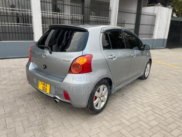 Toyota Vitz 2005 Gray