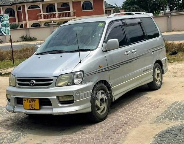 Toyota TownAce Noah 2000 Silver