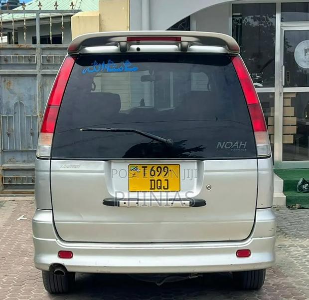 Toyota TownAce Noah 2000 Silver