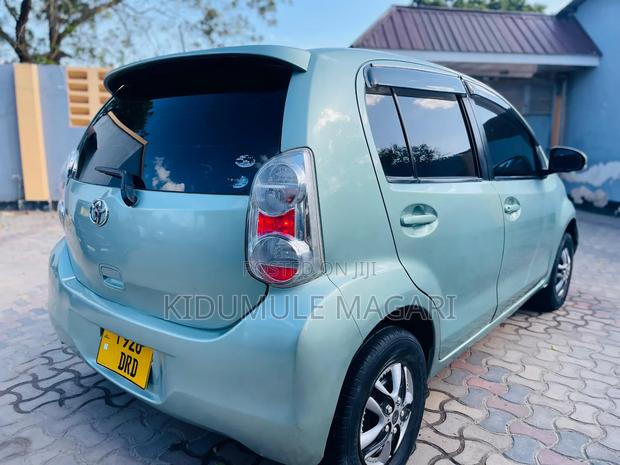 Toyota Passo 2010 Silver