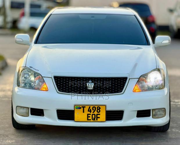 Toyota Crown 2007 White