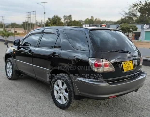 Toyota Harrier 2004 Black