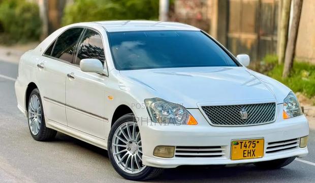 Toyota Crown Royale 2005 White