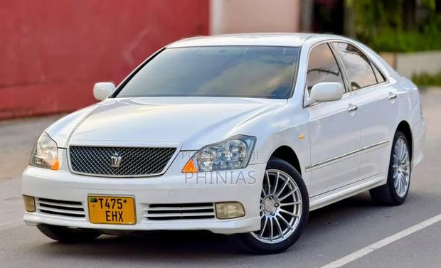 Toyota Crown Royale 2005 White