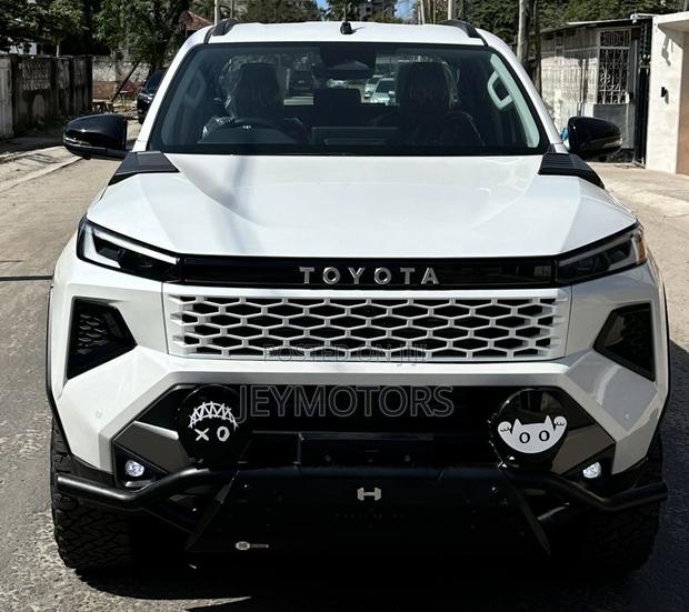 New Toyota Hilux 2026 White