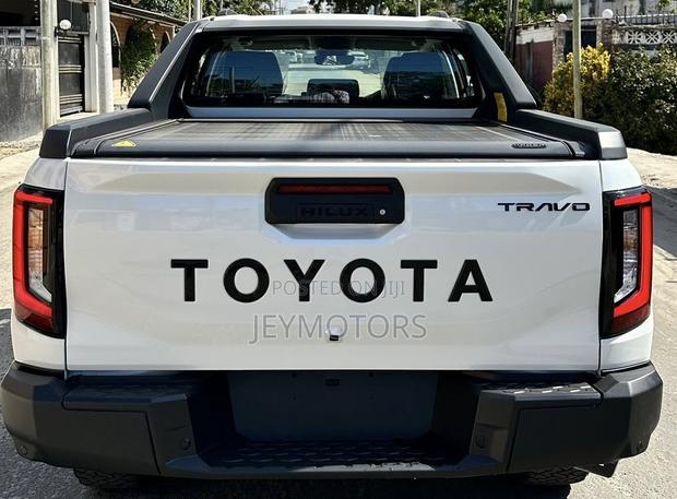 New Toyota Hilux 2026 White