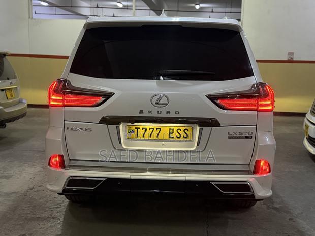 Lexus LX 570 AWD 2021 White